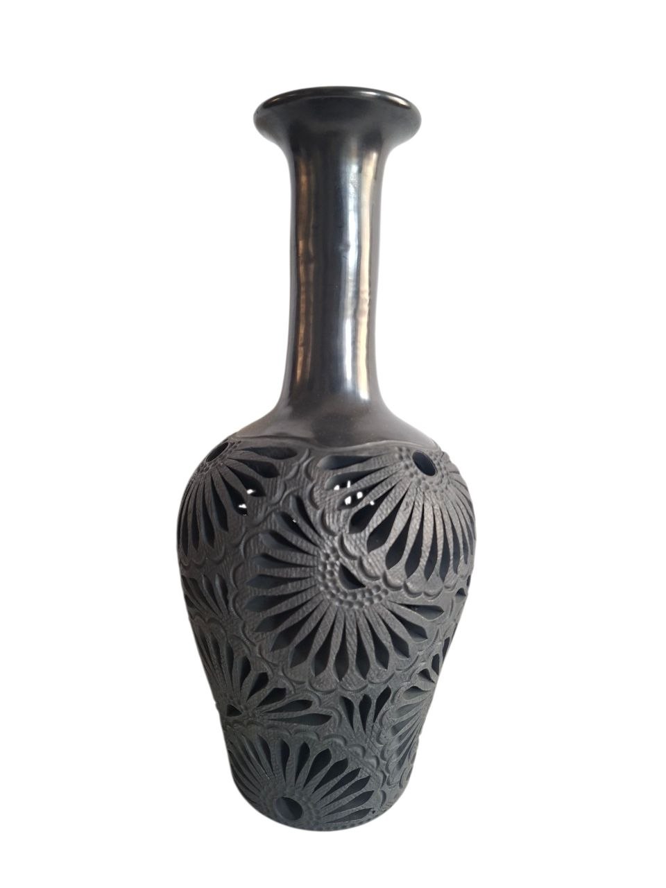 FLORERO DE CUELLO ALTO (36CM) ,ARTESANIA HECHA A MANO CALADO DE FLOR, BARRO NEGRO NO APTO PARA AGUA; DECORACION DE INTERIORES, ARTESANIA MEXICANA. - Imagen 4