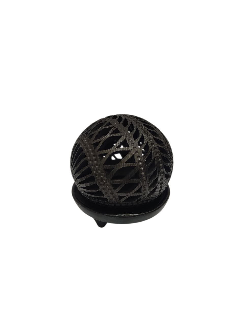 PAR DE LAMPARAS PROYECTORAS ARTESANALES , CALADAS DE BARRO NEGRO CON BASE DE PLATO (9CM), PANTALLA PARA AMBIENTAR LAS ESTANCIAS. - Imagen 5