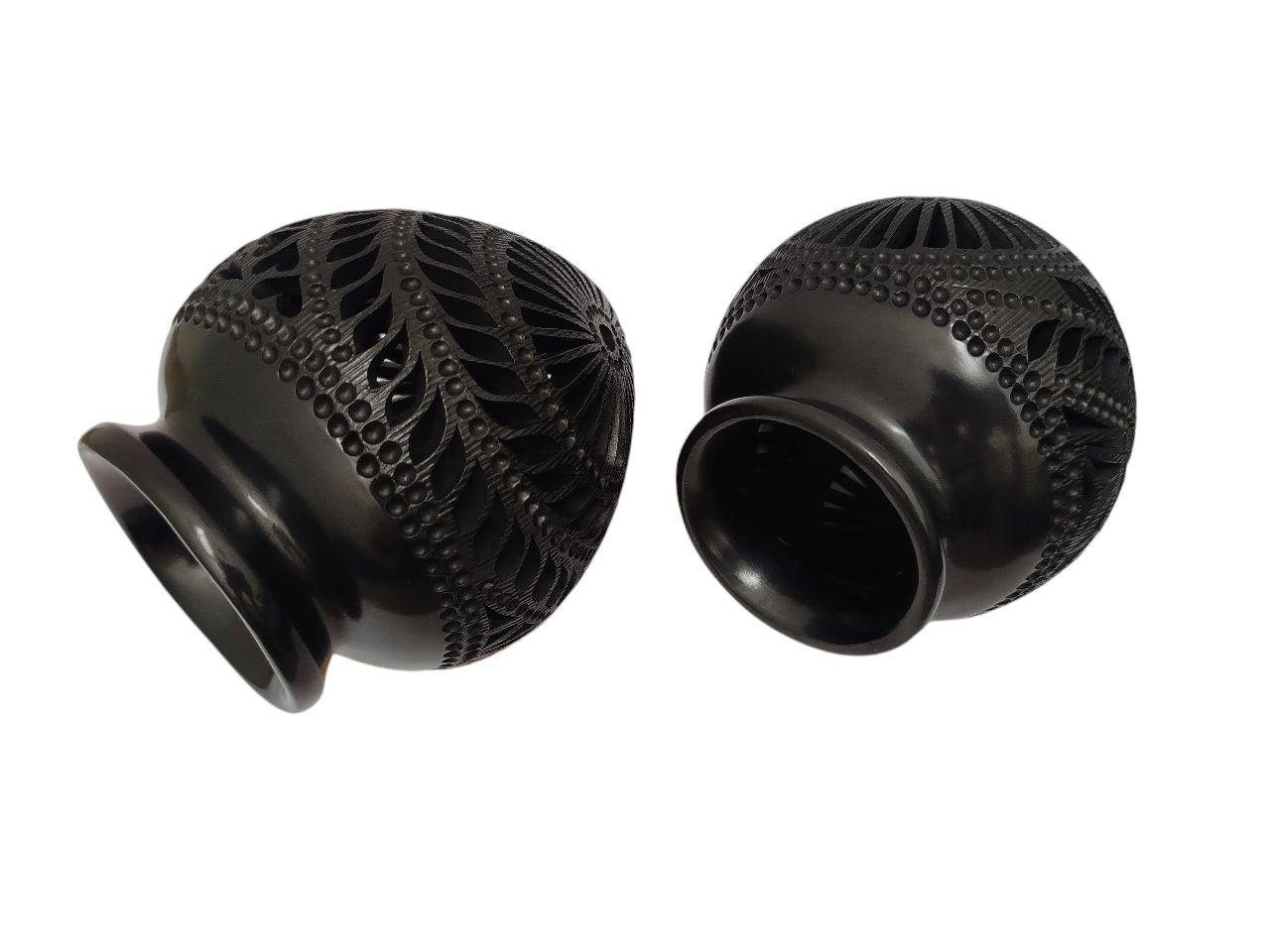 PAR DE CANTAROS FINOS CALADOS, ARTESANIA MEXICANA, 13 CM; CON BASES DE CARRIZO. - Imagen 4