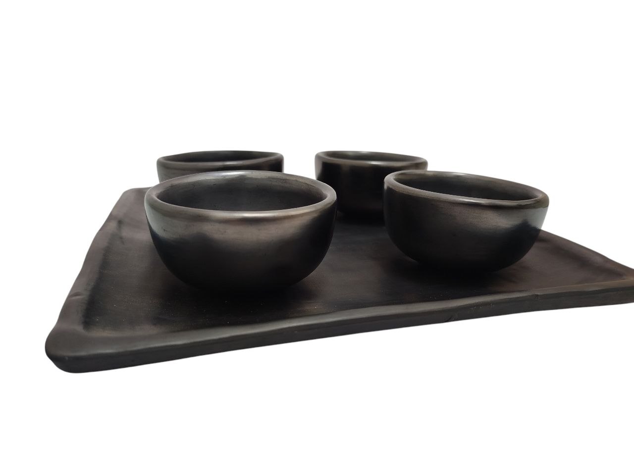 CHAROLA CUADRADA (25cm) & 4 JICARAS MEZCALERAS DE BARRO NEGRO PULIDO. - Imagen 4