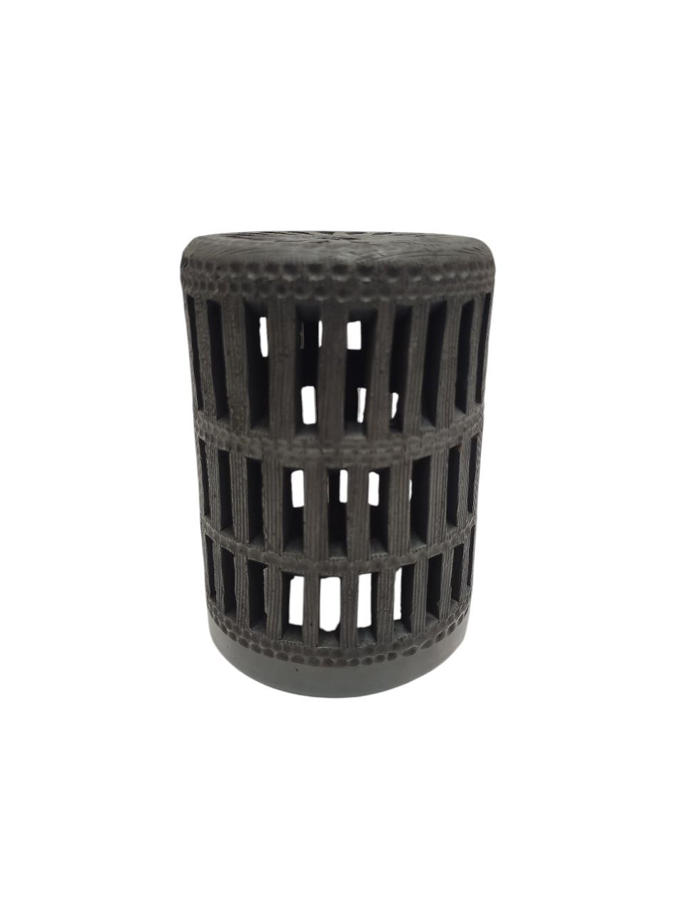 PANTALLA PARA LAMPARA DE TECHO (13 CM), ILUMINA Y DECORA TU HABITACIÓN CON ESTAS PANTALLAS PROYECTORAS DE BARRO NEGRO CALADADAS A MANO. - Imagen 5