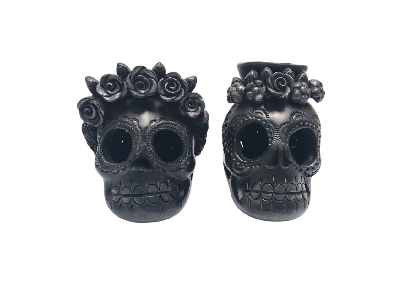 FIGURAS DE CRÁNEOS ARTESANALES, CALAVERAS ESTILO FRIDA EN BARRO NEGRO (9.5CM), DECORACIÓN ESPECIAL, HECHO A MANO, OAXACA. - Imagen 3