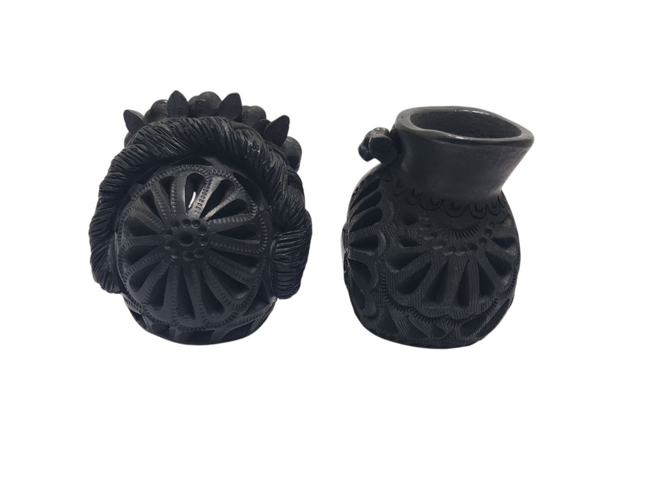 FIGURAS DE CRÁNEOS ARTESANALES, CALAVERAS ESTILO FRIDA EN BARRO NEGRO (9.5CM), DECORACIÓN ESPECIAL, HECHO A MANO, OAXACA. - Imagen 5