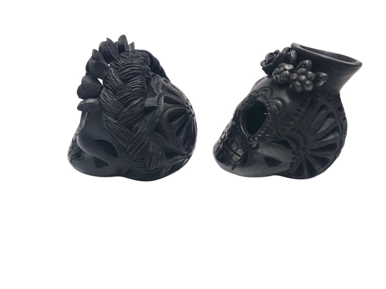 FIGURAS DE CRÁNEOS ARTESANALES, CALAVERAS ESTILO FRIDA EN BARRO NEGRO (9.5CM), DECORACIÓN ESPECIAL, HECHO A MANO, OAXACA. - Imagen 6
