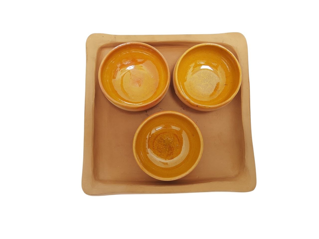 PEQUEÑO SET MEZCALERO DE BARRO BLANCO CON TERMINADOS RUSTICOS; CHAROLA CUADRADA (13 CM) CON 3 JICARAS AL NATURAL. |VAJILLA ARTESANAL, OAXACA MÉXICO - Imagen 5