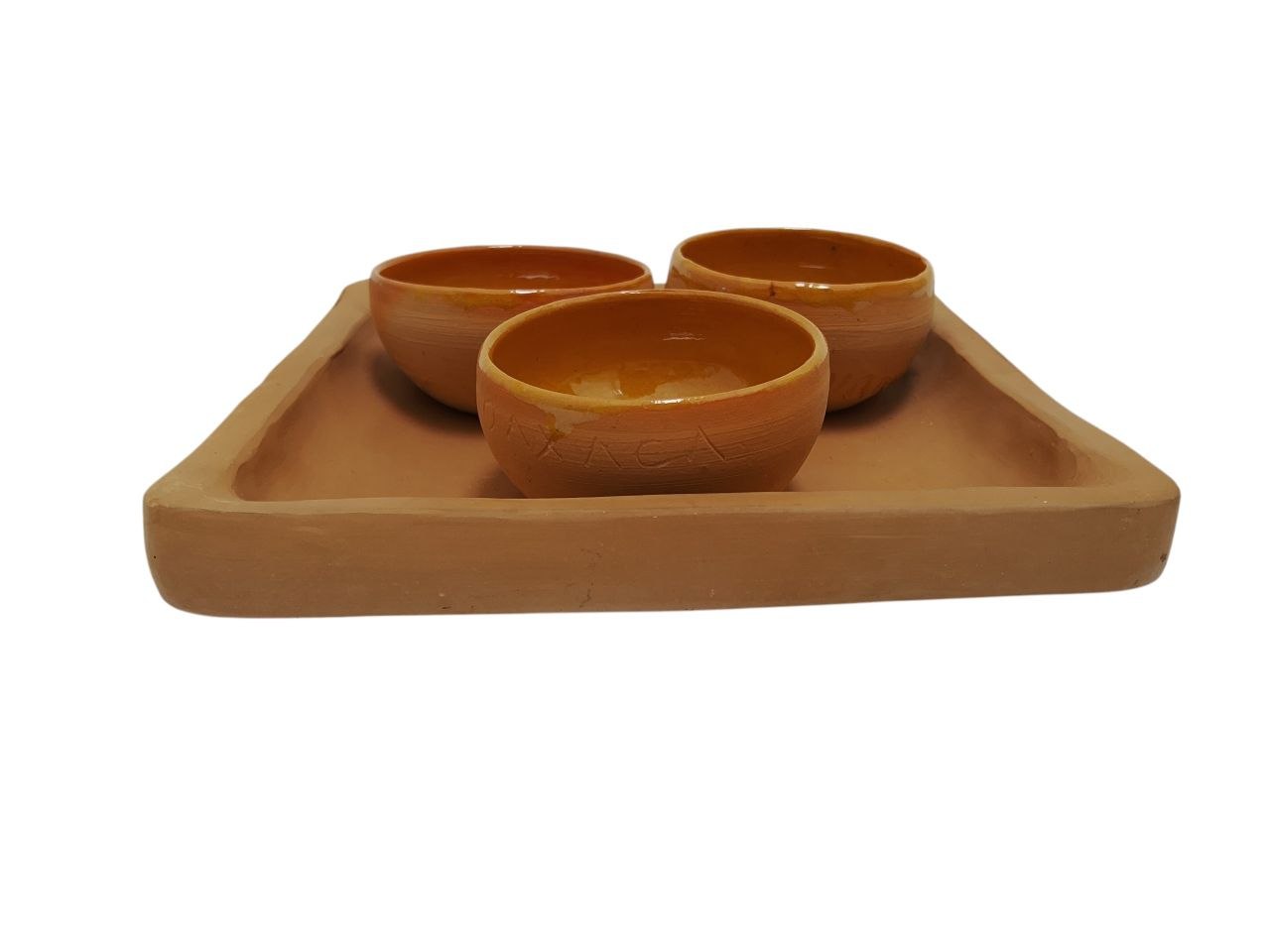 PEQUEÑO SET MEZCALERO DE BARRO BLANCO CON TERMINADOS RUSTICOS; CHAROLA CUADRADA (13 CM) CON 3 JICARAS AL NATURAL. |VAJILLA ARTESANAL, OAXACA MÉXICO - Imagen 4